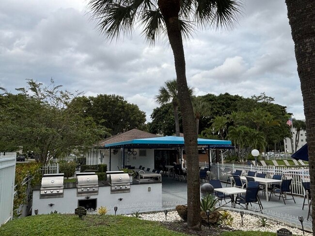 Building Photo - 2691 S Course Dr