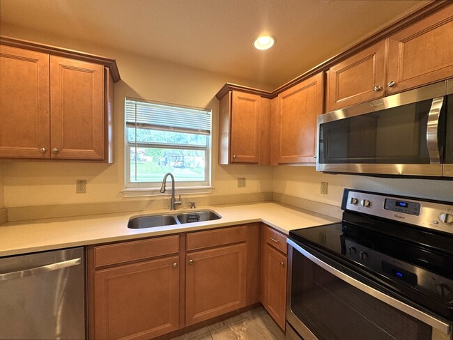 Building Photo - 2525 Gowen St