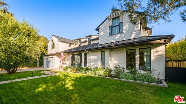 Building Photo - 720 Amalfi Dr