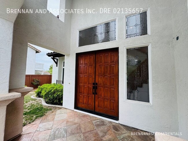 Building Photo - 835 Calle Lagasca