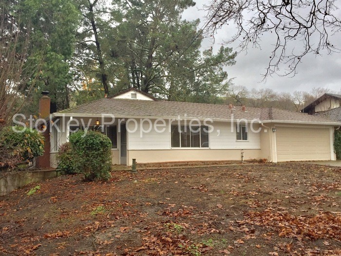 Primary Photo - 3301 N Lucille Ln