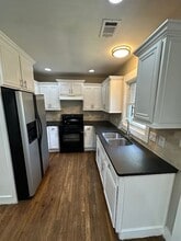 Building Photo - 2116 Seavey Dr