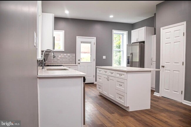 Building Photo - 5234 Walton Ave