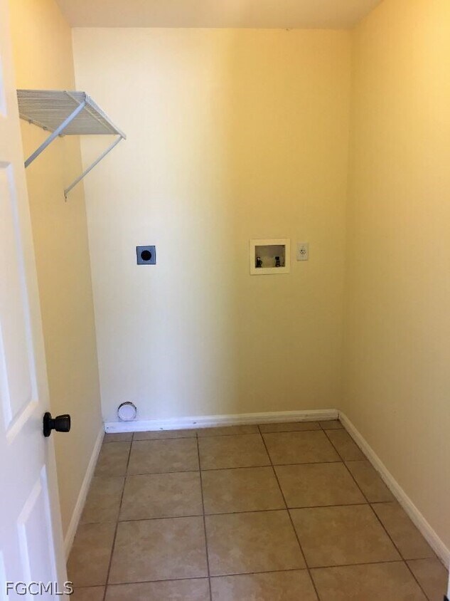 Building Photo - 1421 SE 10th Terrace