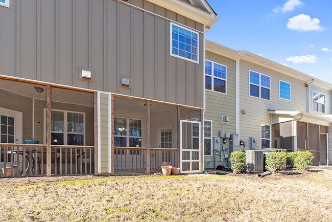 Building Photo - **Stylish 3BR Home Near Downtown Apex**