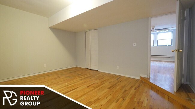 Foto del edificio - 654 W Cornelia Ave