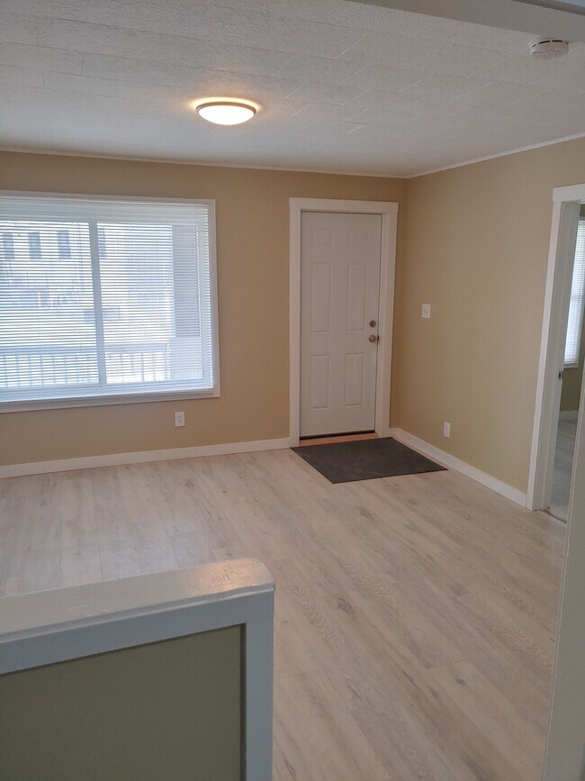 Building Photo - 545 Tronolone Pl