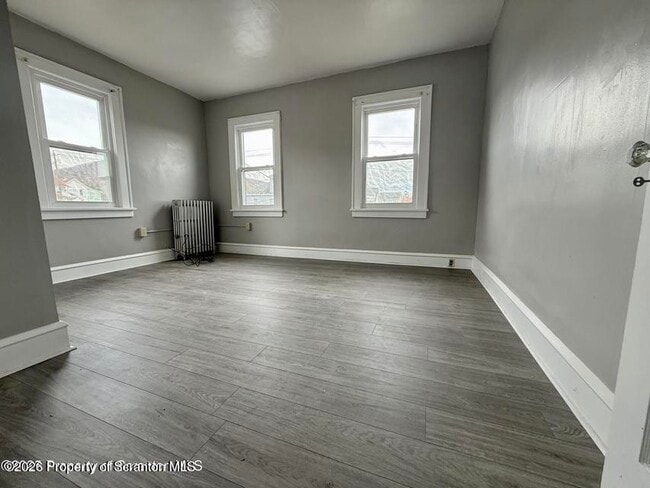Building Photo - 394 Tripp St