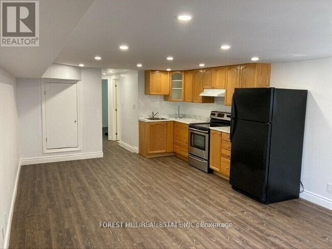 Building Photo - 518 Silverthorn Ave