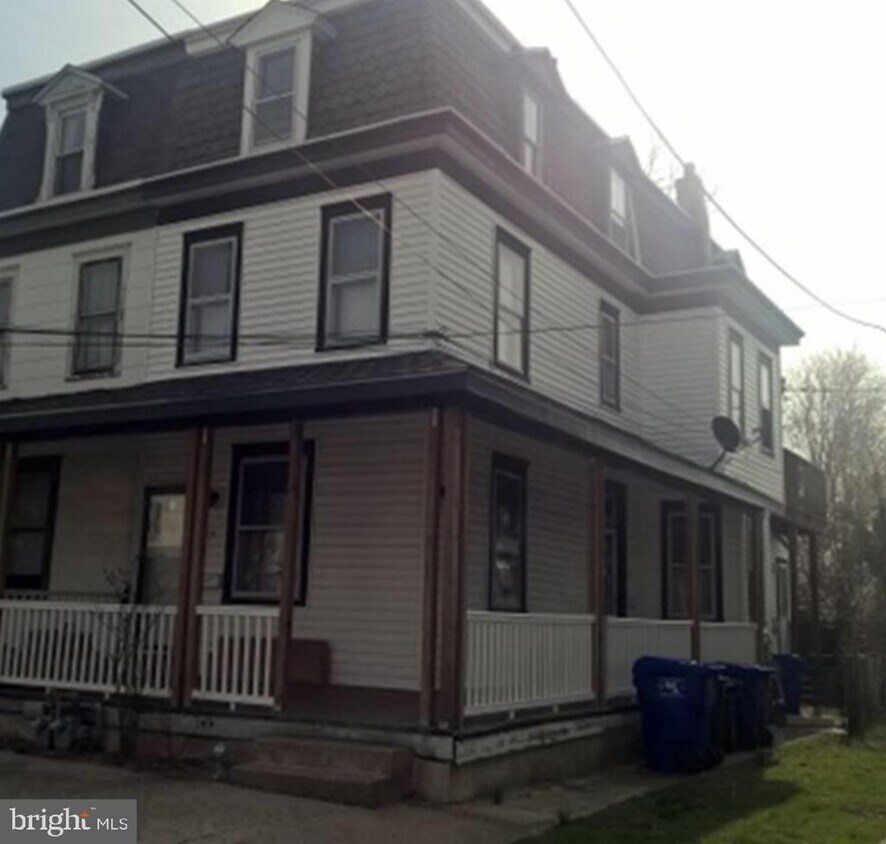 Foto principal - 219 Ryers Ave