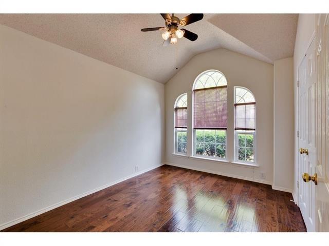 Foto del edificio - 4736 Parkmount Dr