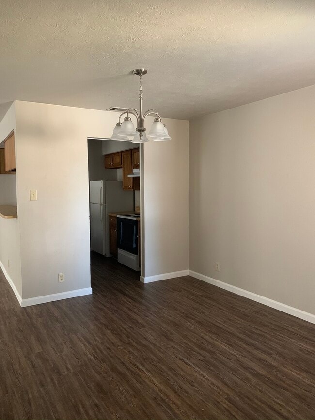 Building Photo - 3319 Gardenview Cir