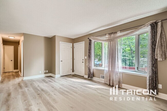 Foto del edificio - 4512 Montgomery Rd