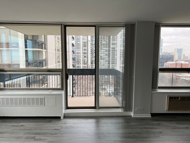 Foto del edificio - 1460 N Sandburg Terrace