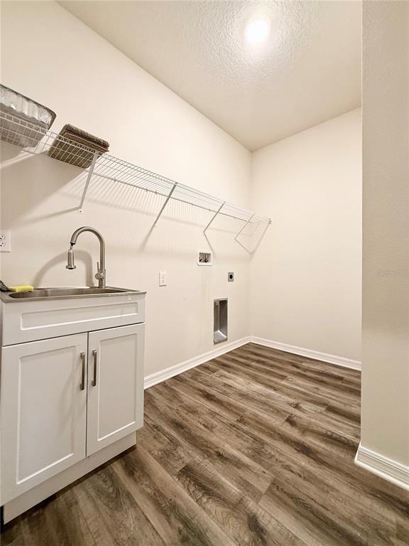 Foto del edificio - 5750 Desert Rose Pl