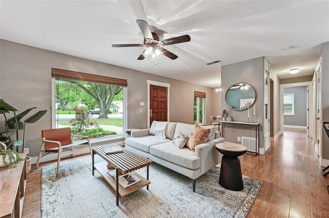Building Photo - 503 Harway Ct