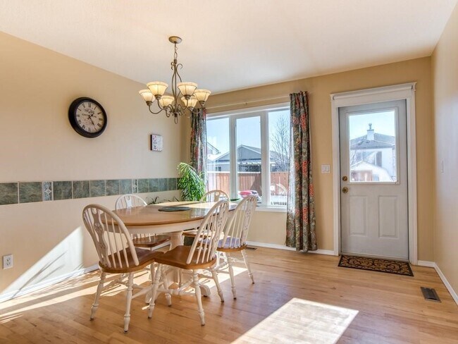 Building Photo - 0 Bed 0 Bath Unit in Carstairs, AB