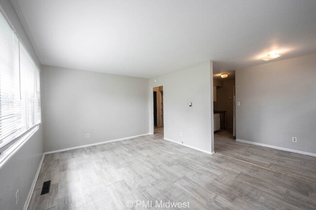 Foto del edificio - 5820 Grandview Dr
