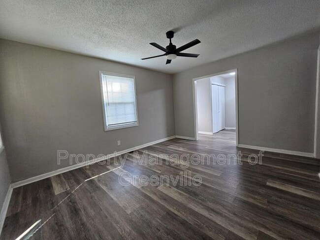 Building Photo - 355 Woodview Ave