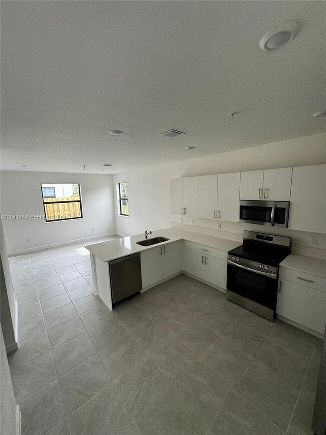 Photo - 285 SW 159th Dr House