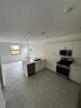 Building Photo - 285 SW 159th Dr