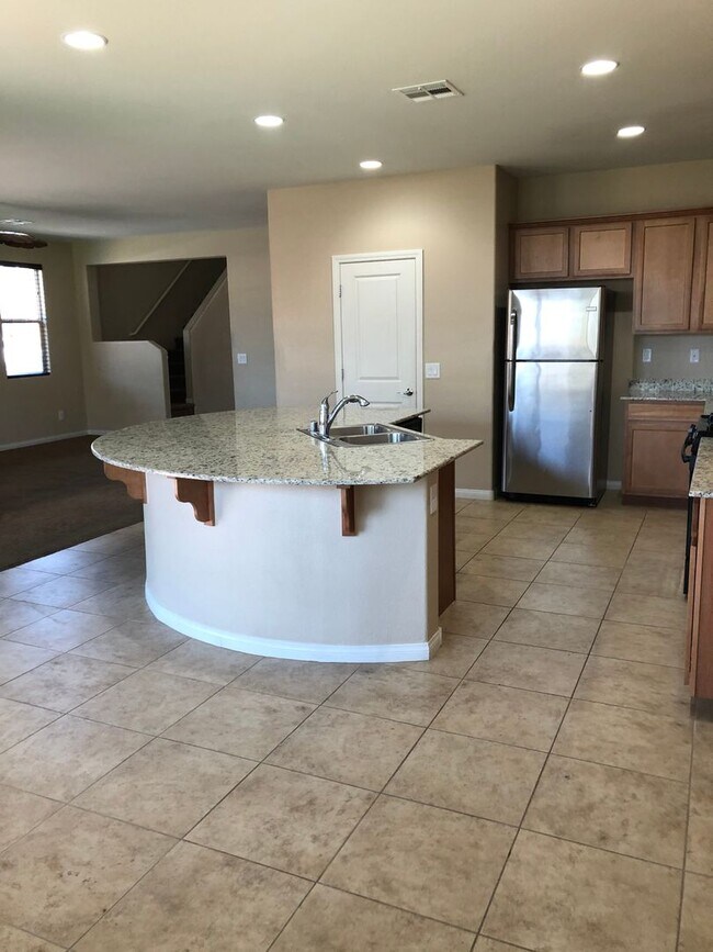 Building Photo - Large 4 bedroom in gated Stetson Trails Community