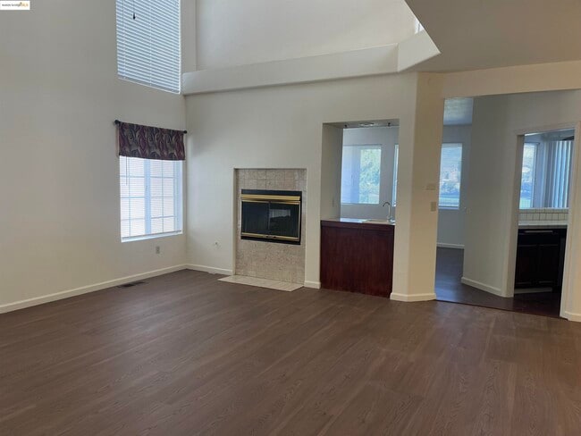 Building Photo - 2627 Cherry Hills Dr