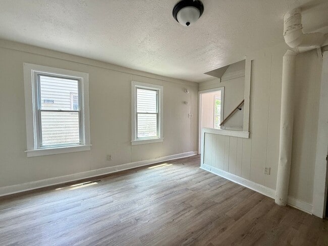 Building Photo - Updated 2 Bedroom Home FOR RENT in Bridget...