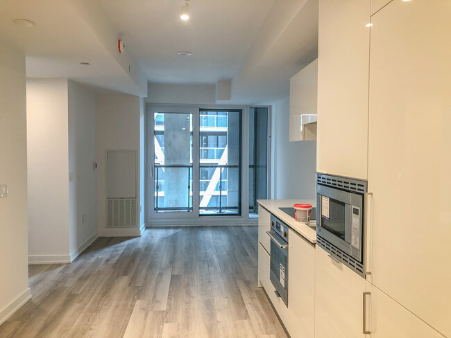 Building Photo - 238 Simcoe St
