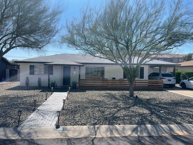 Front - 911 E San Juan Ave