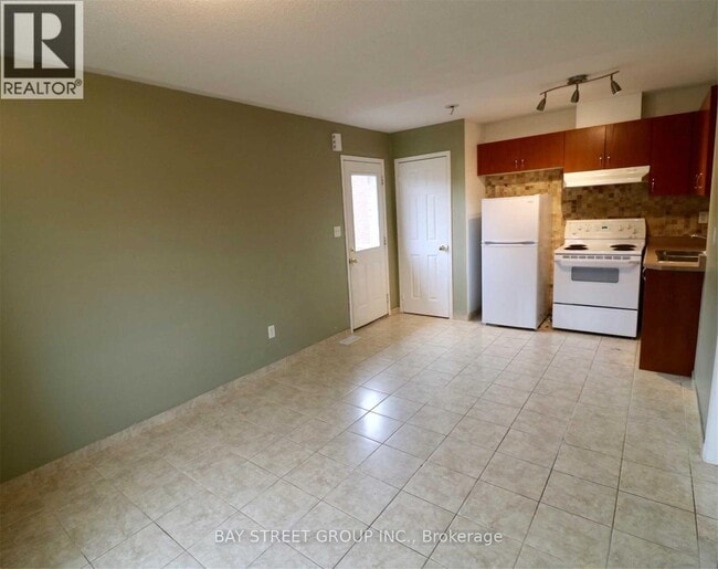 Building Photo - 46 Balsam St