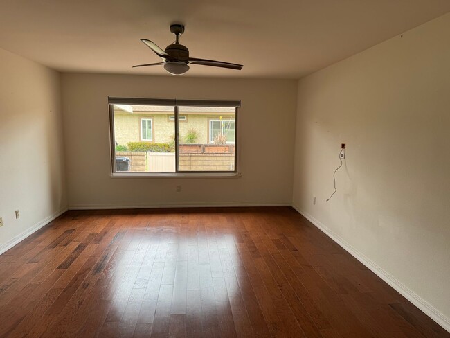 Foto del edificio - Beautifully updated La Jolla model in Leis...