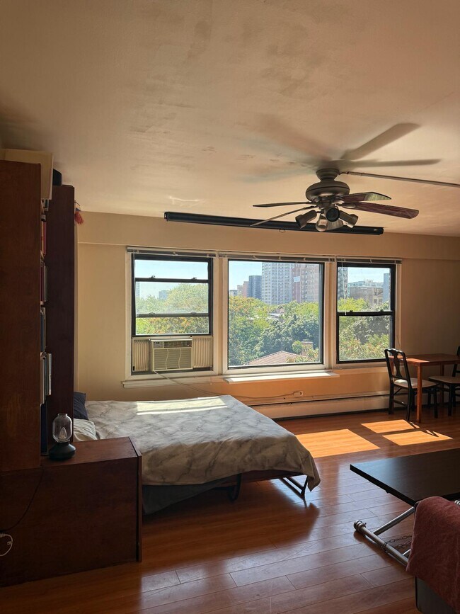 Cama Murphy abajo 1 - 4880 N Marine Dr