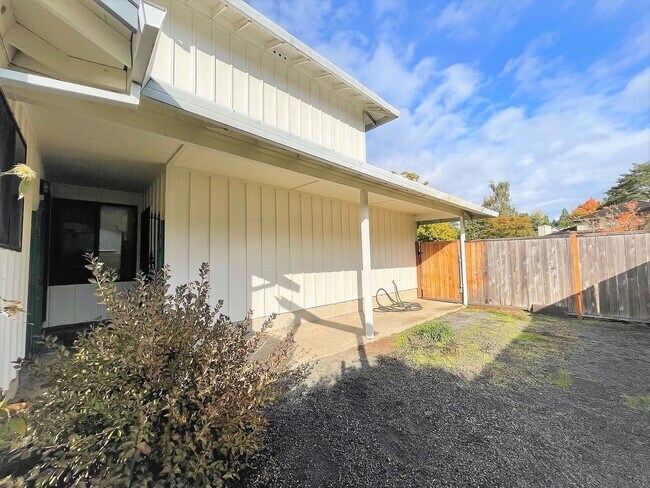 Building Photo - 3 br, 1.5 bath House - 7929 SW Skyhar Dr.