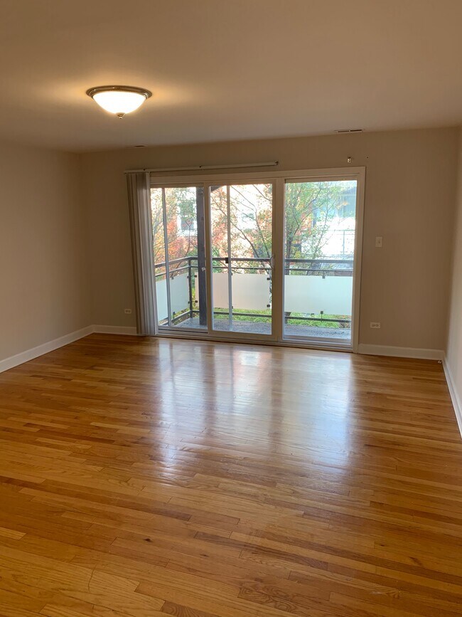 Foto del edificio - 6443 N Damen Ave