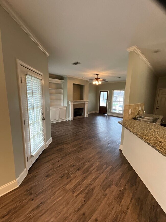 Building Photo - COMING SOON 3 Bed/2 Bath Home in Brandon