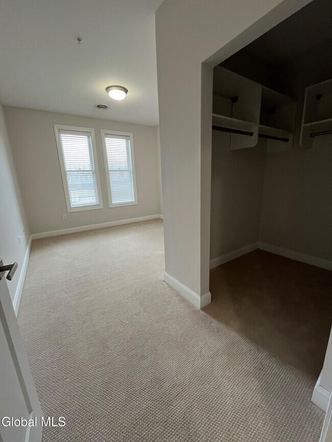 Foto del edificio - 130 Excelsior Ave