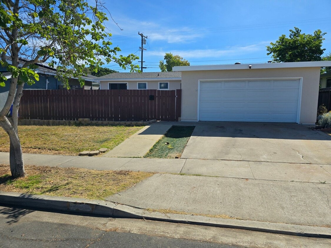 Primary Photo - Charming 3-Bedroom, 2-Bath Home in Desirab...