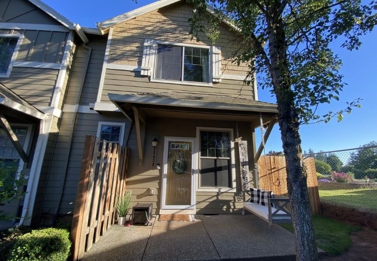 Exterior. - 38438 Galway St