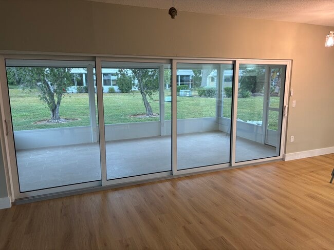 Foto del edificio - 5935 Tidewood Ave