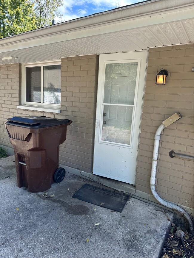 Building Photo - 621 Bonnycastle Ave
