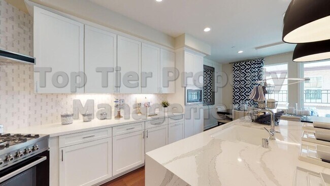 Foto del edificio - Gorgeous 2 Bd/2 Ba, 1378 sf, dual-level Condominium home available March 17th for Lease in the be...