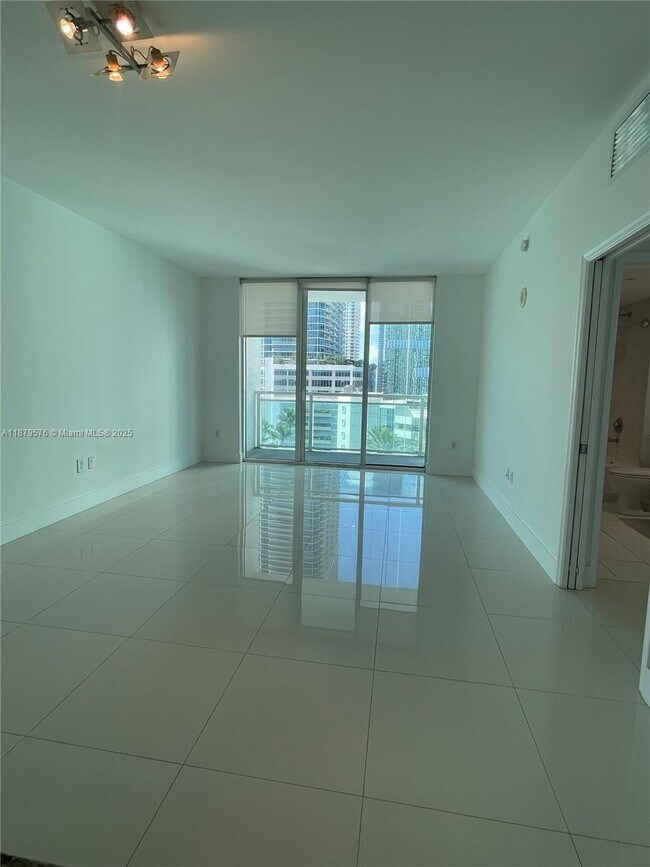 Foto del edificio - 950 Brickell Bay Dr