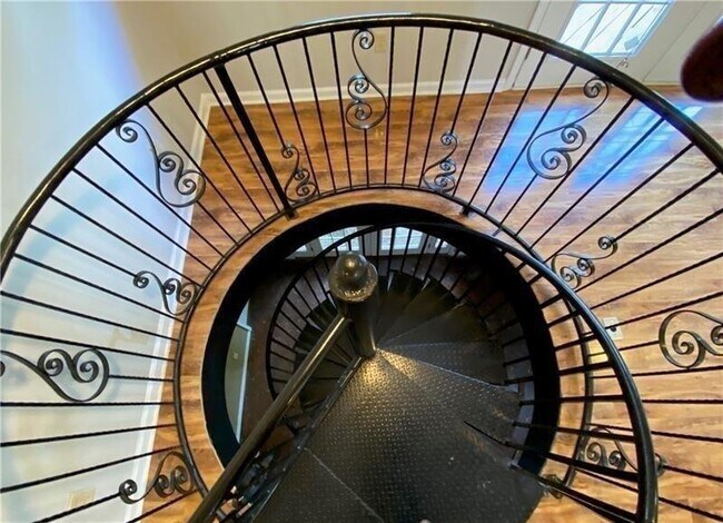 Building Photo - 1593 Bubbling Creek Rd NE