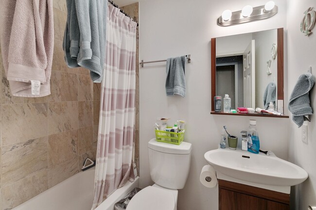 Photo - 1628 Willington St Apartment