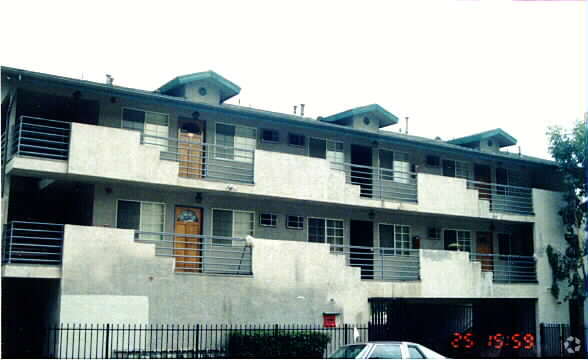 Building Photo - 382 N Avenue 52