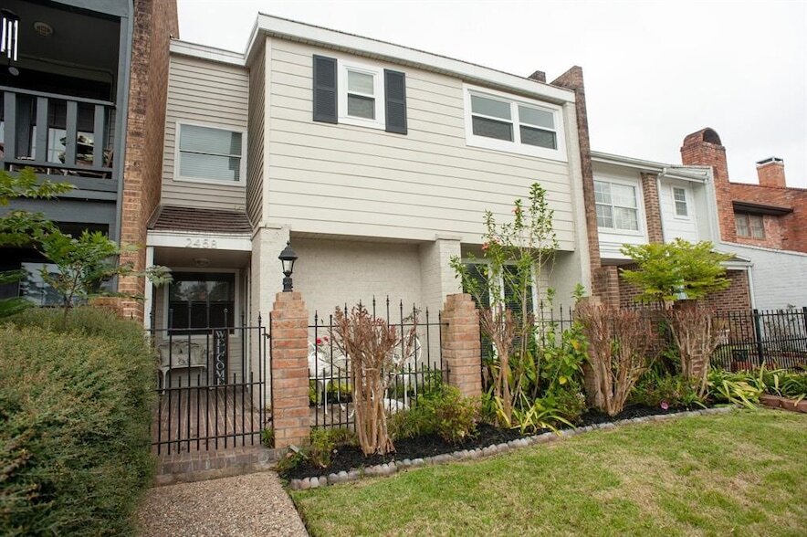 Photo - 2458 Country Club Drive Unit