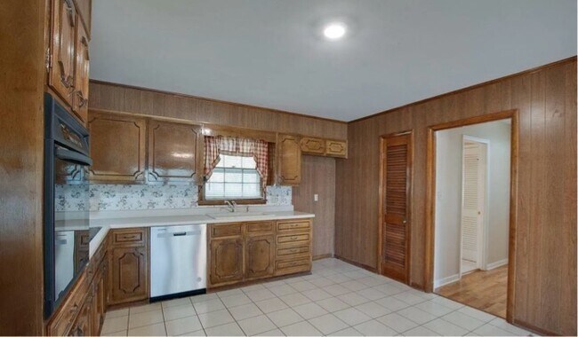 Building Photo - 11207 Crestfield Dr SE