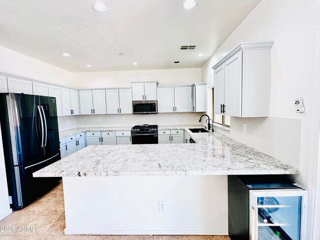 Foto del edificio - 3288 W Mineral Butte Dr