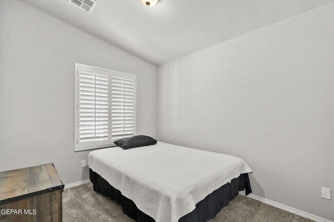 Building Photo - 3925 Desert Dunes Dr